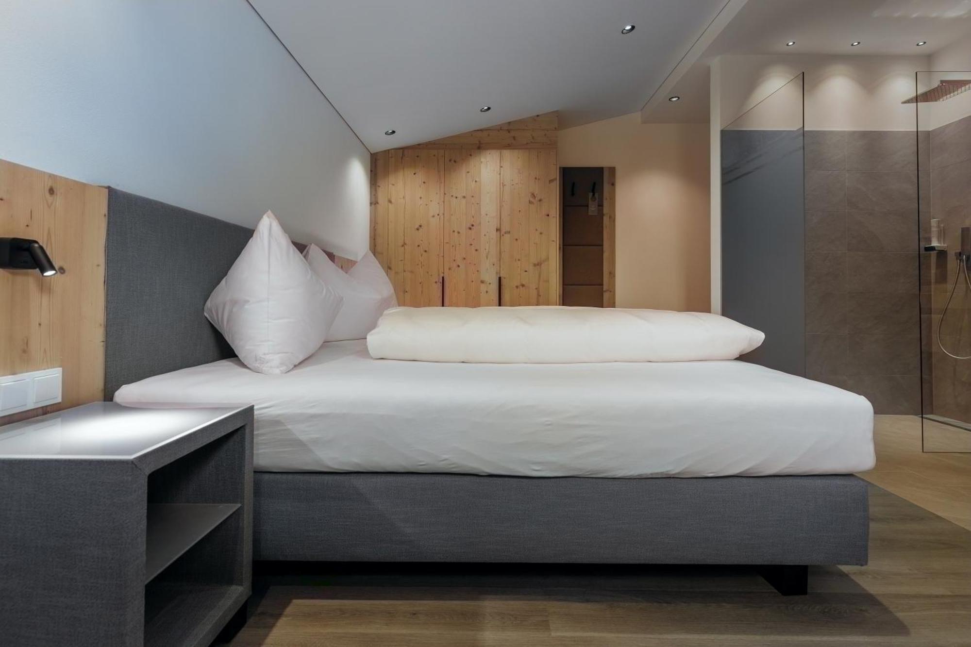 Alpenrose Hotel 4*